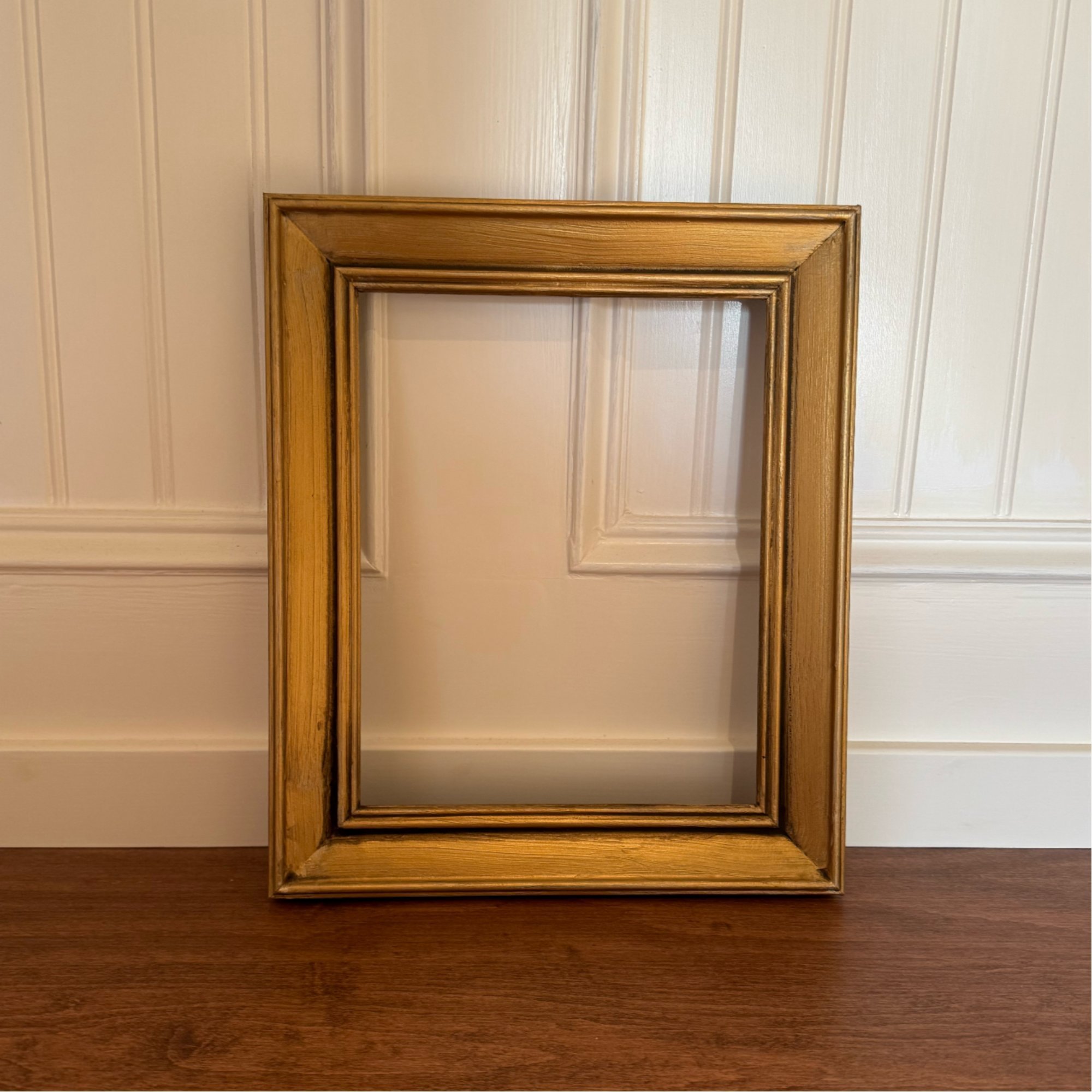  Vintage-Style Distressed Gold Frame – Fits 8x10 