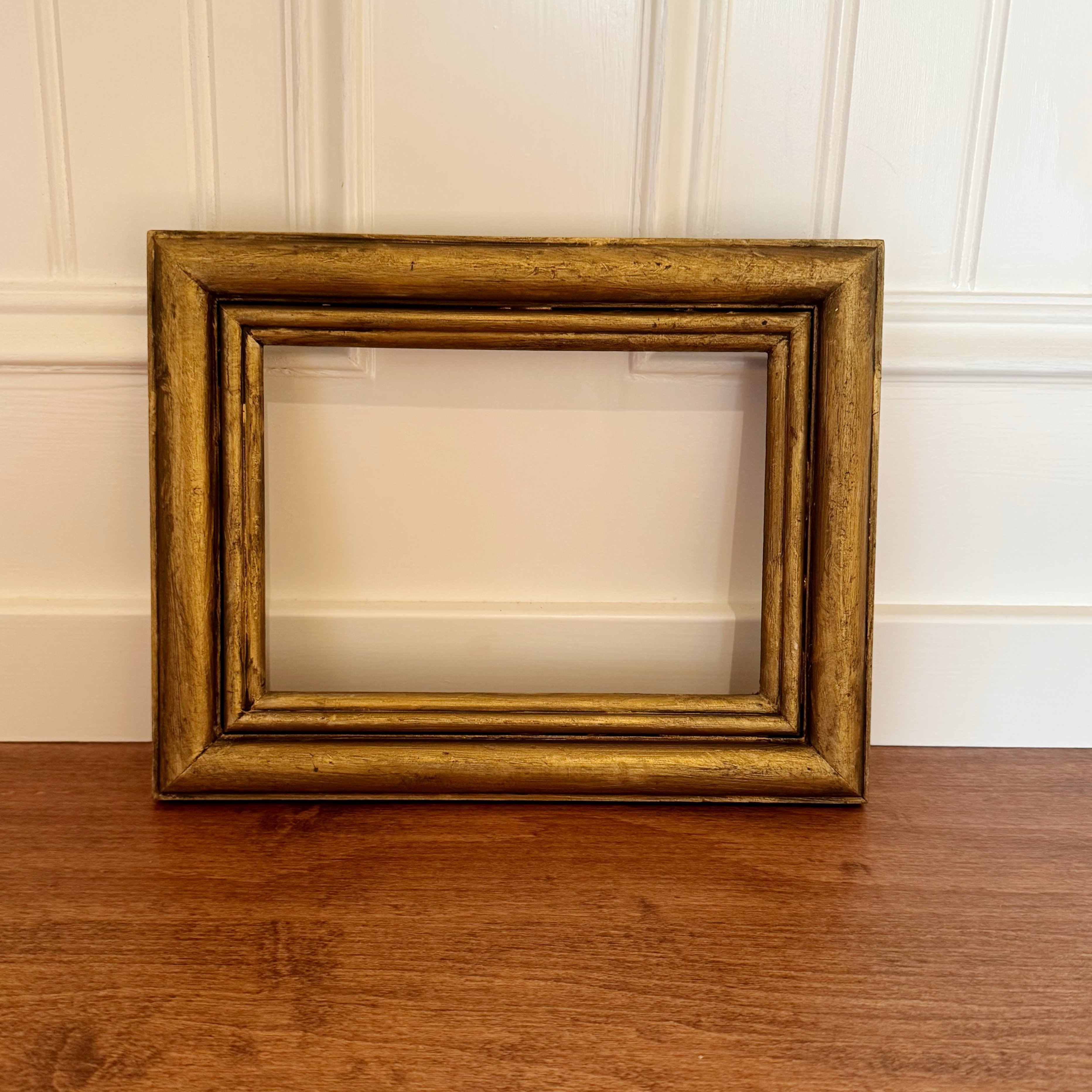 Vintage-Style Distressed Gold Wood Picture Frame – Fits 5x7 Art